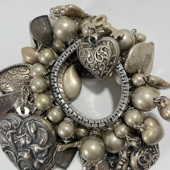 Vtg Silver Tone Heart Charm Bracelet Expandable Band Mixed Heart Lock Key Charm - Picture 9 of 12